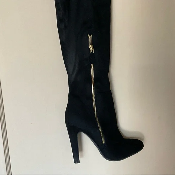 Thigh high black suede boots - Picture 12 of 12